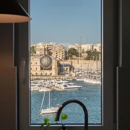 Scenic Harbor In Historic Three Cities شقة