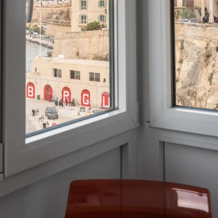 Scenic Harbor In Historic Three Cities شقة